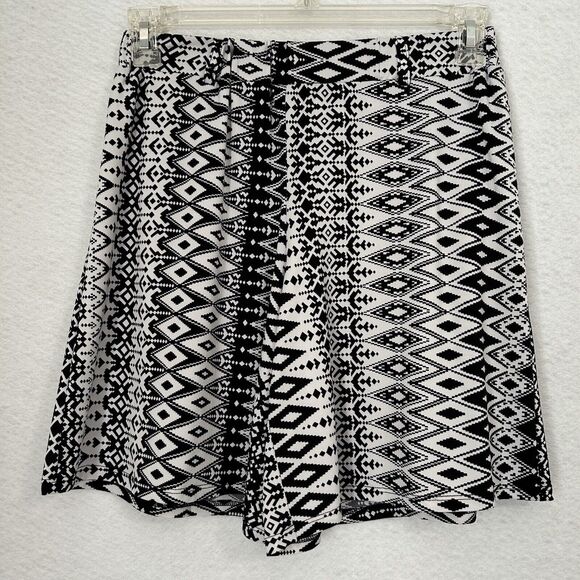 New Directions Shorts Women S Black White Aztec Geometric Jersey Comfy Stretch - Picture 9 of 10